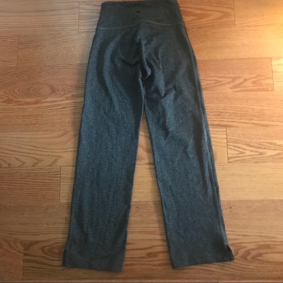 Lululemon Cropped Yoga Pants - Picture 3 of 5